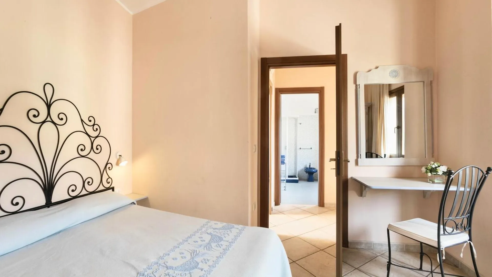 Isa-Residence With Private Beach In Bosa Marina Just 100 Meters From The Sea アパートホテル